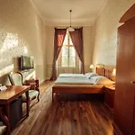 Kaštieľ 4* Mojmírovce