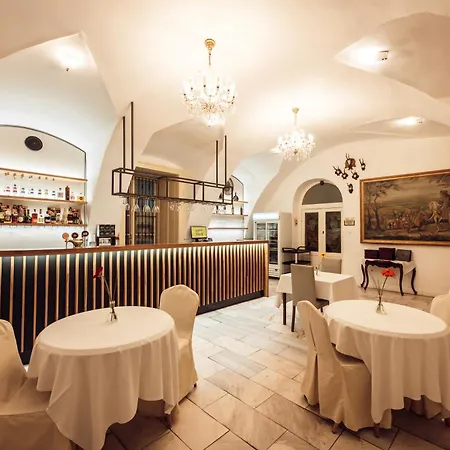 Kaštieľ 4* Mojmírovce