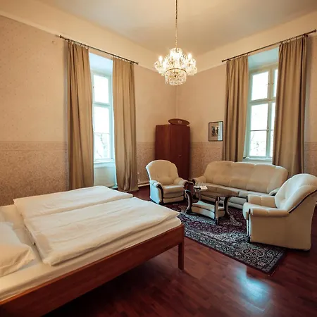Kaštieľ 4* Mojmírovce