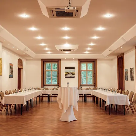 Kaštieľ Hotel 4*