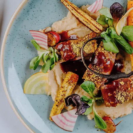 Kastiel 4* Mojmírovce