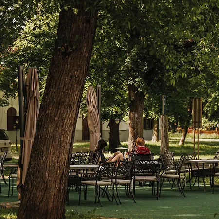 Kaštieľ 4* Mojmírovce