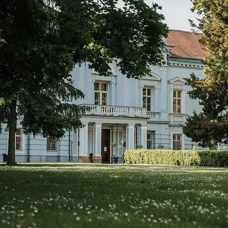 Kaštieľ Mojmírovce