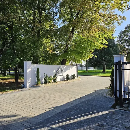 Kaštieľ 4* Mojmírovce
